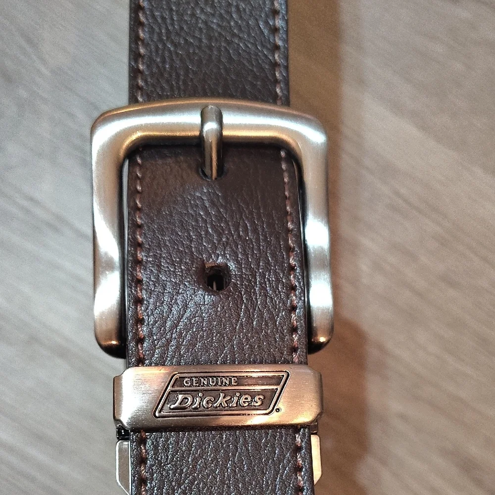 🆕Dickies Reversible Brown to Black Leather Belt Sz 42 Unisex